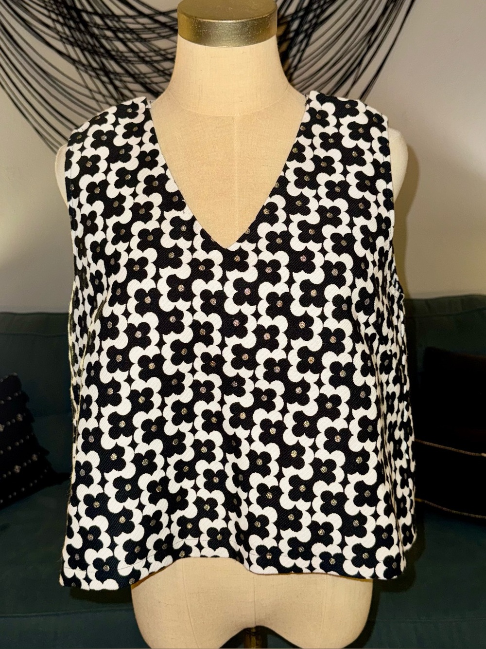 Buru Retro Floral V Neck Sleeveless Button Back Tank Top Art Deco